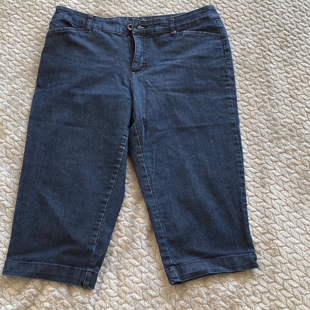 Dark denim capri jeans. Size 12. St. John’s Bay. Gently worn. Great condition.